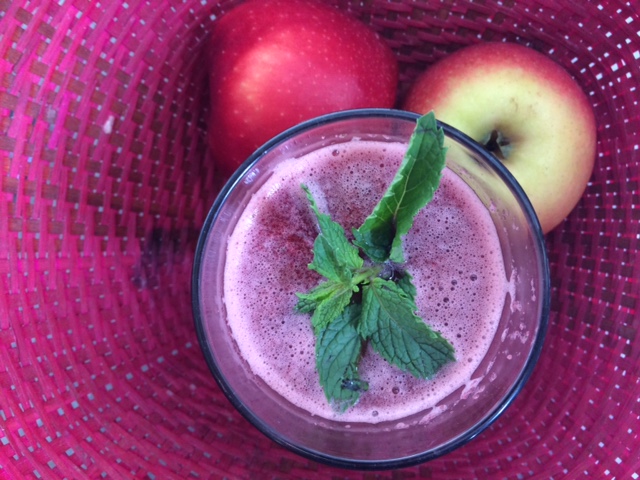 Beetroot, cucumber and apple smoothie